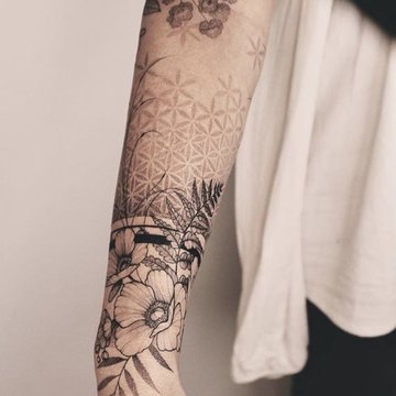 Moteriškas tatuiruotės rankoves