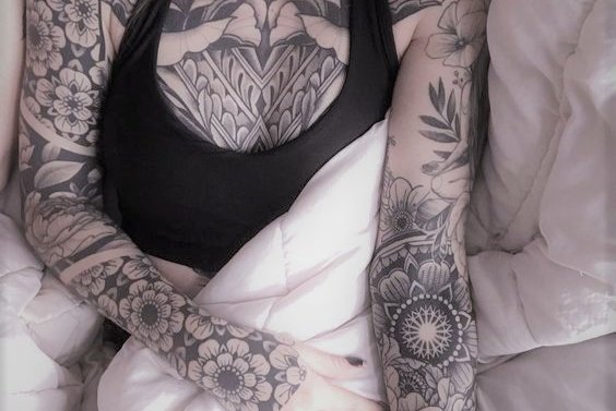 Moteriškas tatuiruotės rankoves