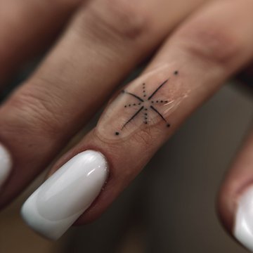 finger tattoos