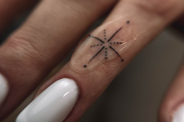 tatuiruotės ant pirštų