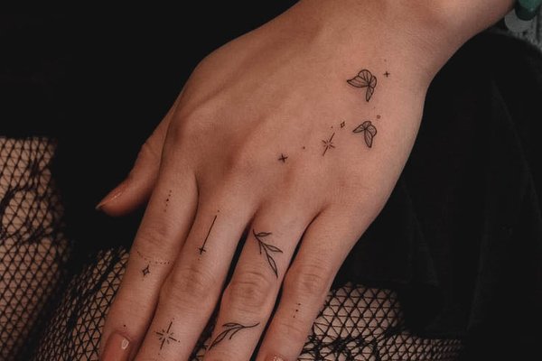 tatuiruotės ant pirštų