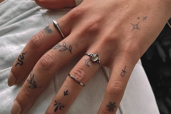 finger tattoos