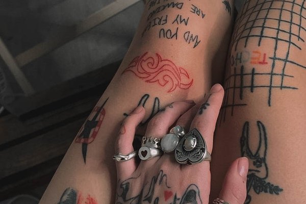 tatuiruotės ant pirštų