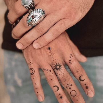tatuiruotės ant pirštų