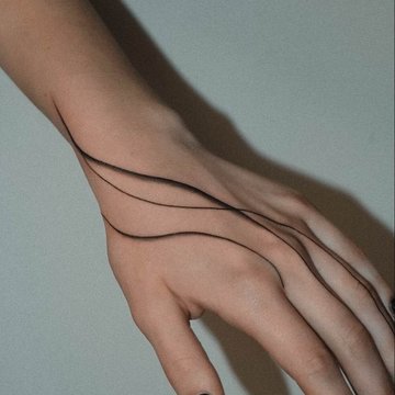 finger tattoos