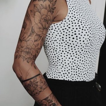 Moteriškas tatuiruotės rankoves