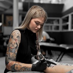 Kodėl mokymasis internetu nepavers jūsų tatuiruočių meistru?