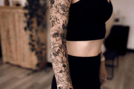 Moteriškas tatuiruotės rankoves