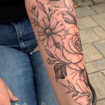 Moteriškas tatuiruotės rankoves