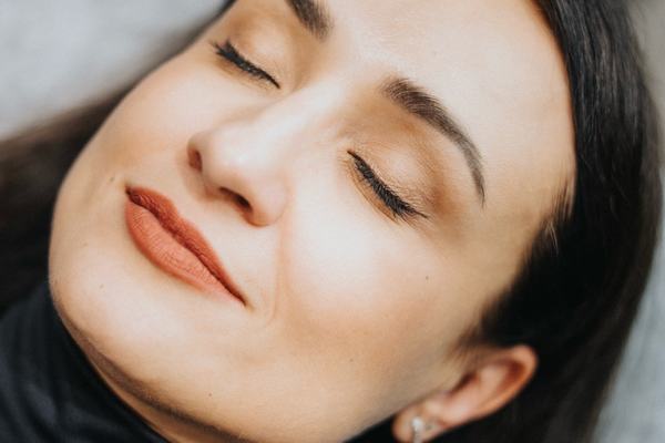 laser lightening of permanent makeup in eyebrow area