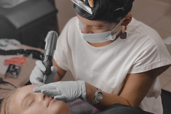 Permanent make-up training in Lithuania