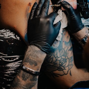 Kaip išsirinkti tatuiruočių saloną