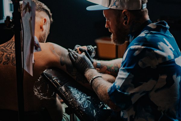 Kaip išsirinkti tatuiruočių saloną