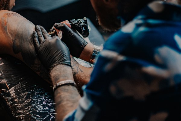 Kaip išsirinkti tatuiruočių saloną