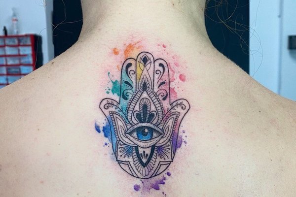 Moterų tatuiruotės ant nugaros
