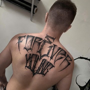 Vyriškos tatuiruotės ant nugaros