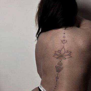 Women's back tattoos