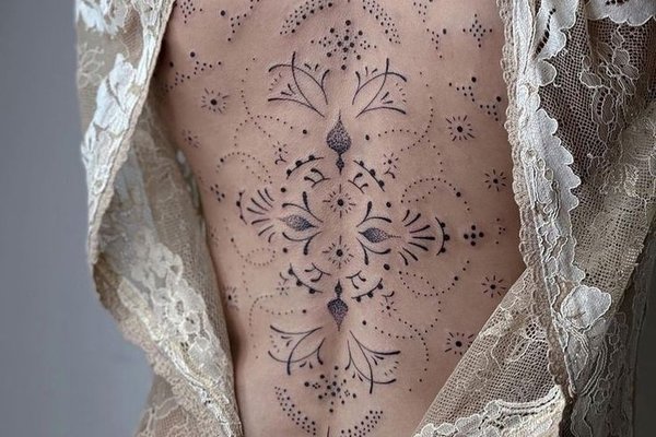 black and grey tatuiruotė