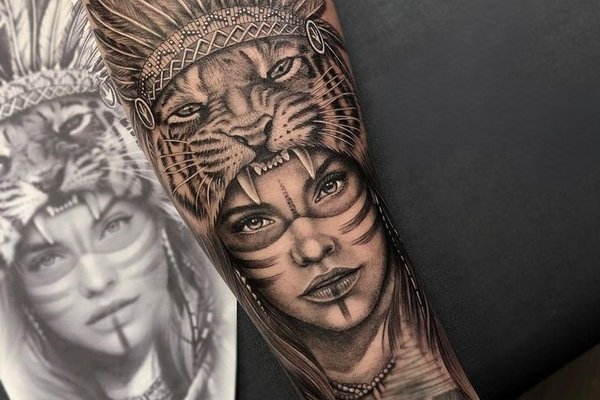 black and grey portretinė tatuiruotė ant rankos
