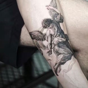 juodai pilka tatuiruotė