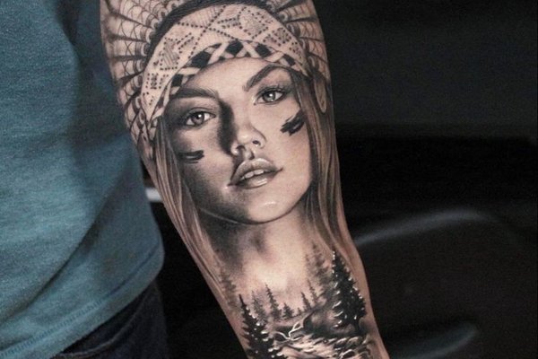 black and grey portretinė tatuiruotė ant rankos