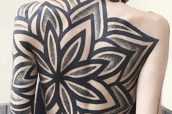 black and grey tatuiruotė