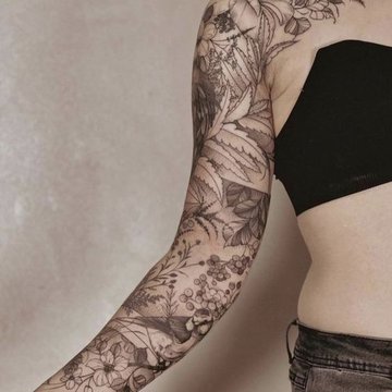 Moteriškas tatuiruotės rankoves