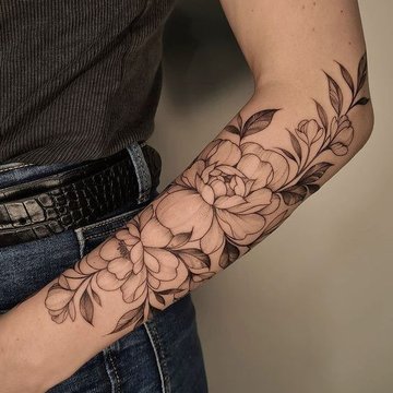 Moteriškas tatuiruotės rankoves