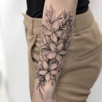 Moteriškas tatuiruotės rankoves