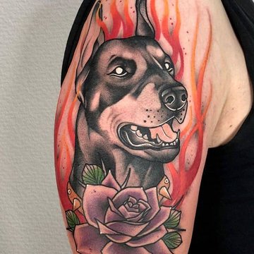 tatuiruotė su dobermanu