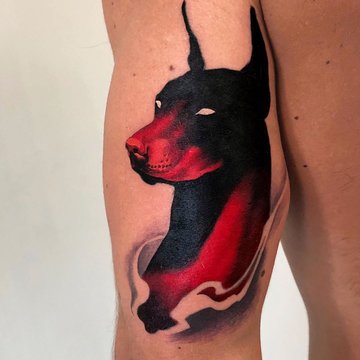 tatuiruotė su dobermanu