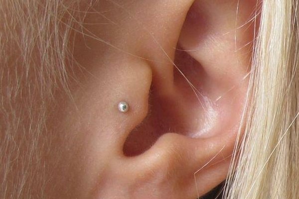 Tragus piercing