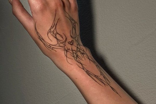 neotribalinė tatuiruotė