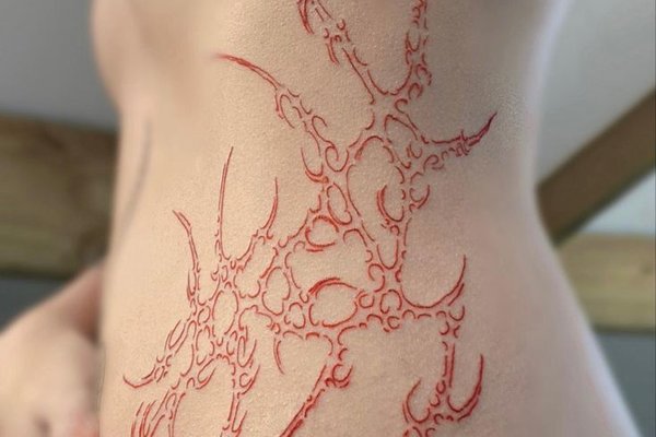 neotribalinė tatuiruotė